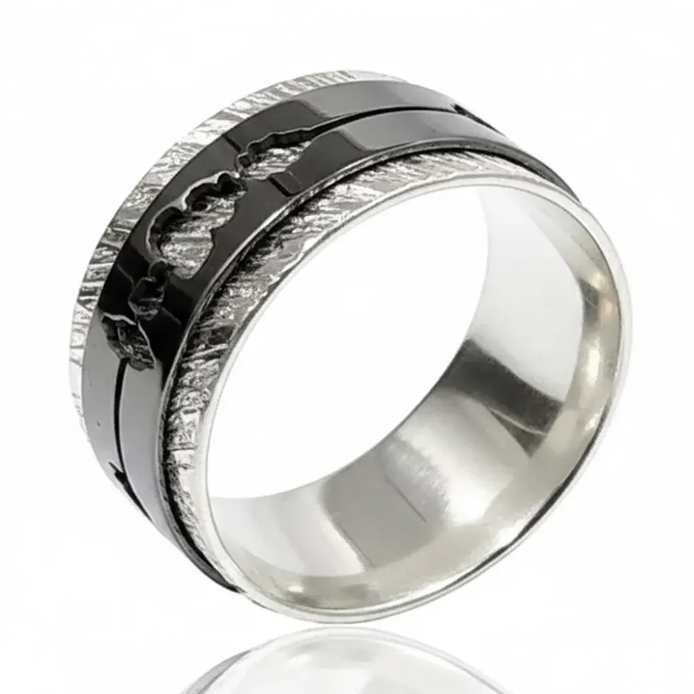 Silver 10mm ring with sound waveform on spinner