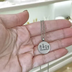 Κολιέ με χαραγμένη παιδική ζωγραφιά σε δισκάκι από αρζαντό (nickel silver), ατσάλινη αλυσίδα