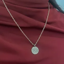 Κολιέ με χαραγμένη παιδική ζωγραφιά σε δισκάκι από αρζαντό (nickel silver), ατσάλινη αλυσίδα