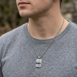 Ασημένιο επιπλατινωμένο κολιέ με χαραγμένη κυματομορφή σε μενταγιόν ταυτότητα