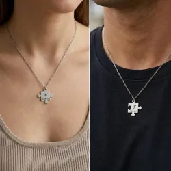 Σετ 2 Κολιέ Παζλ με Μονογράμματα & Ημερομηνία σε Επιπλατινωμένο Ασήμι