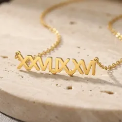 Ασημένιο επιχρυσωμένο κολιέ κομμένη ημερομηνία σε λατινική μορφή