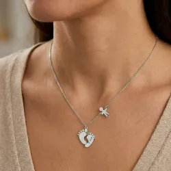 Ασημένιο επιπλατινωμένο κολιέ πατουσάκια με μονόγραμμα, ημερομηνία και κρύσταλλo swarovski