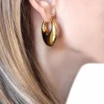 Teardrop-Shaped Hoop Earrings in gold-plated stainless steel