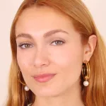 Open Hoop Earrings with White Bead in gold-plated stainless steel