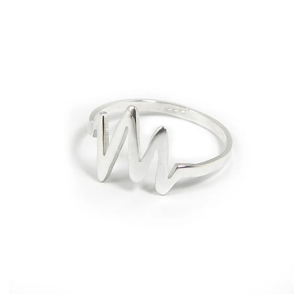 Silver ring engraved with your personal heartbeat Silver ring engraved with your personal heartbeat