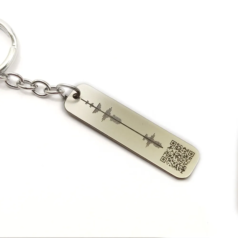 Μπρελόκ από αλπακά (nickel silver) με κυματομορφή του δικού σας ηχητικού μηνύματος + QRcode χαραγμένο Μπρελόκ από αλπακά (nickel silver) με κυματομορφή του δικού σας ηχητικού μηνύματος + QRcode χαραγμένο