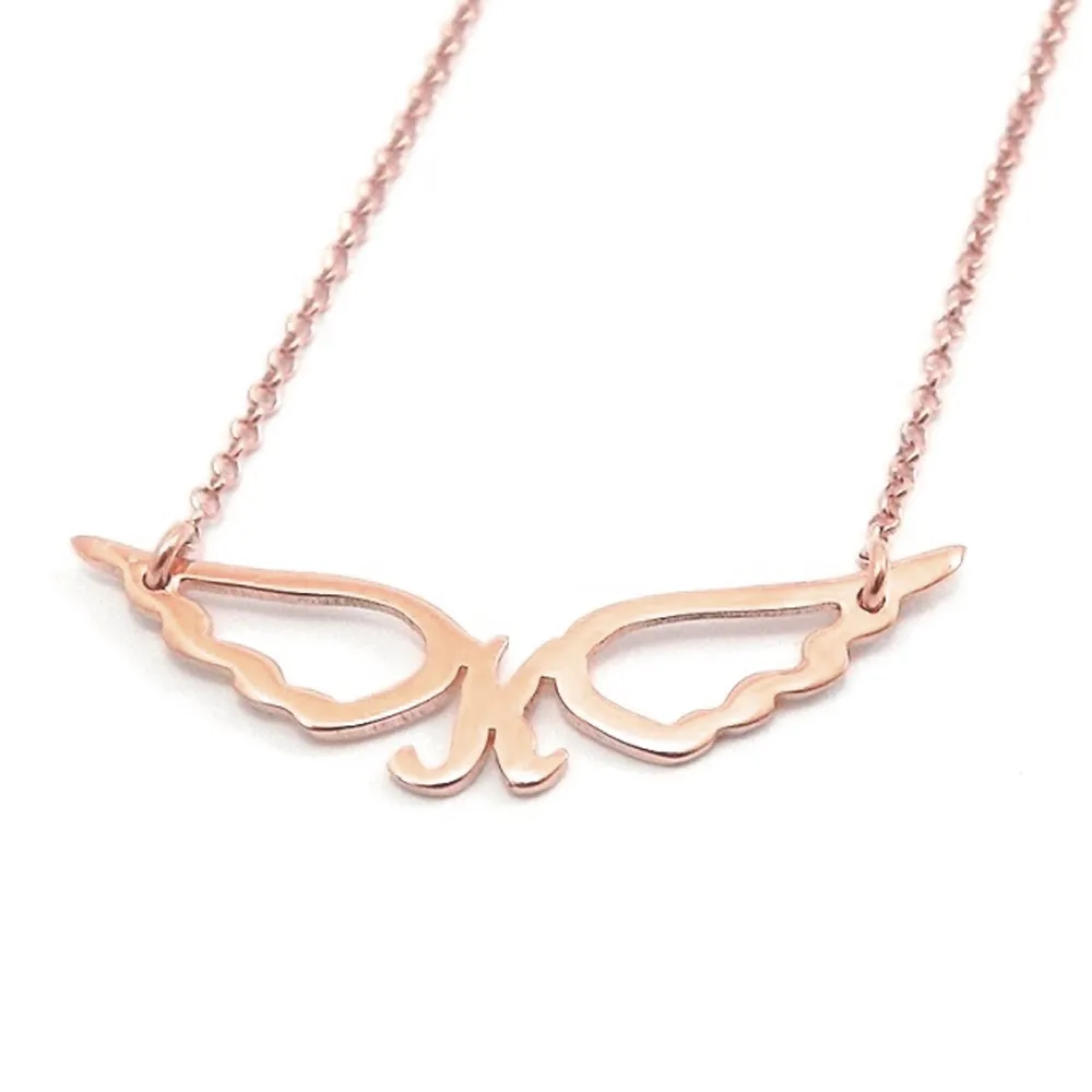 Ασημένιο ροζ επιχρυσωμένο κολιέ με μικρό μονόγραμμα με φτερά