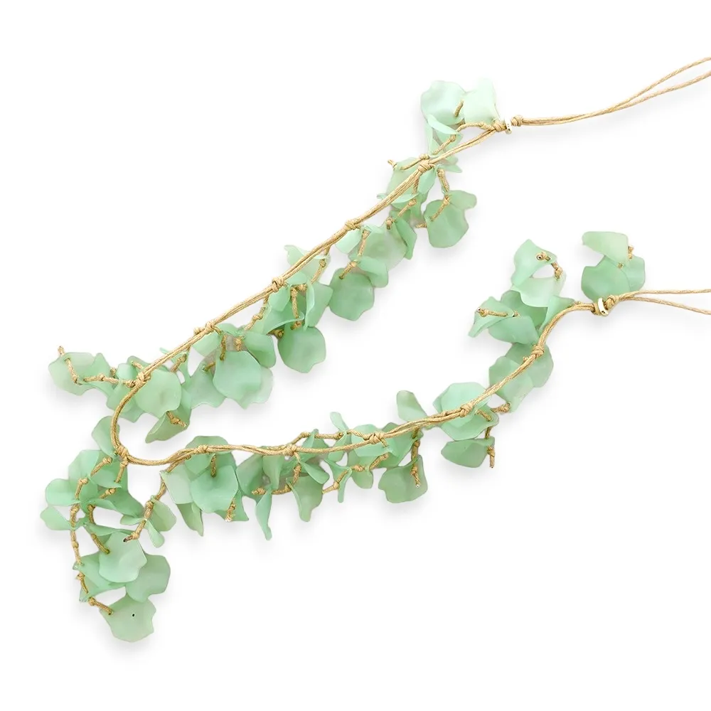 Necklace with resin leaves Necklace with resin leaves