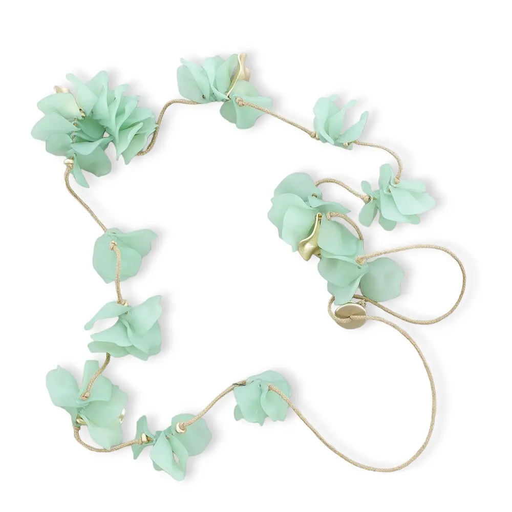 Necklace with resin leaves Necklace with resin leaves