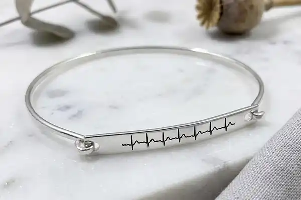 Bracelets with heartbeat