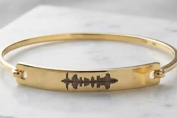 Bracelets with soundwave