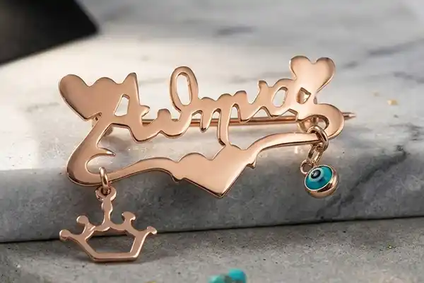 Brooches with Names - Dates